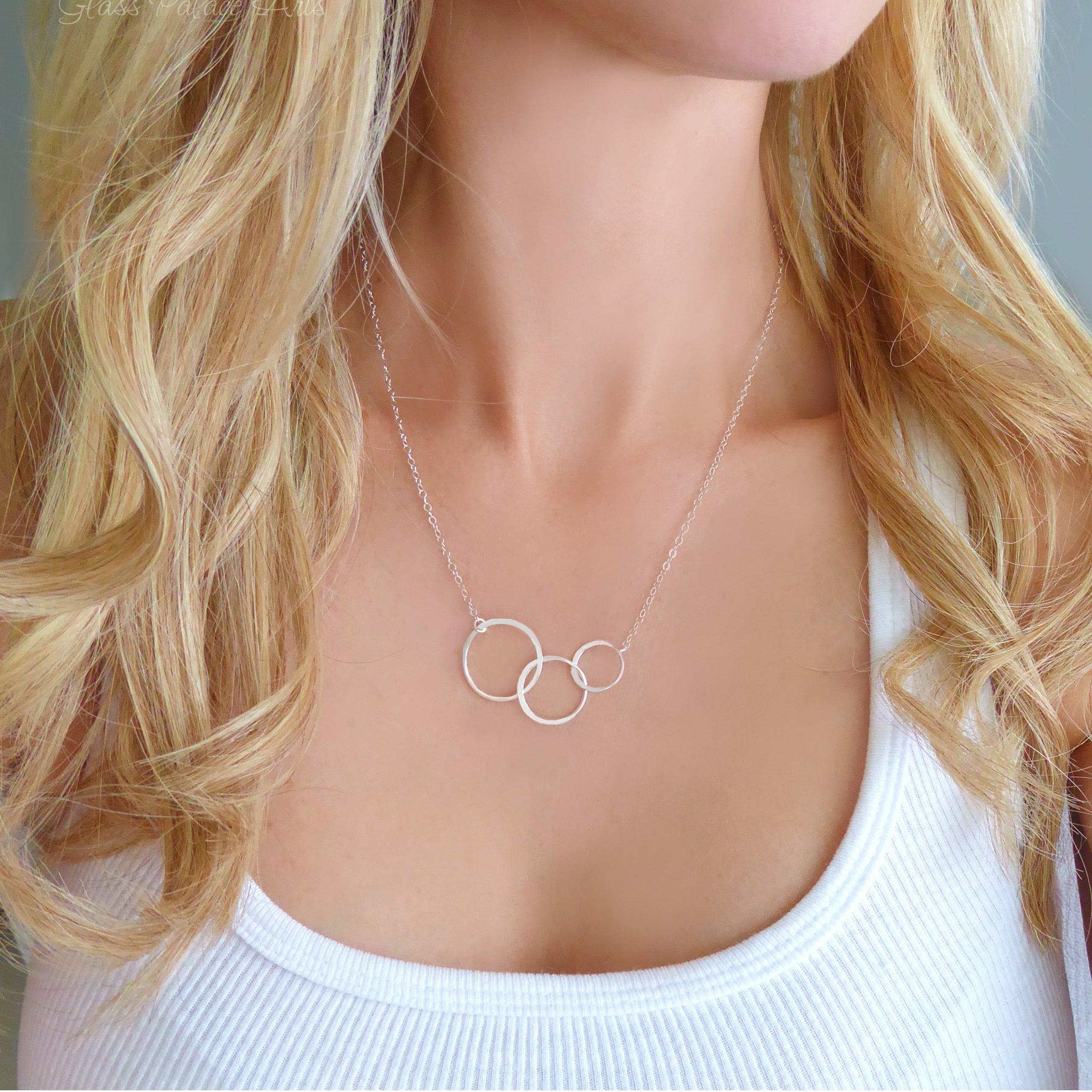 Three Circles Interlocking Eternity Necklace On Sisters Message Card